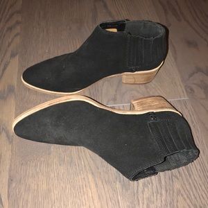 Like new Dolce Vita booties